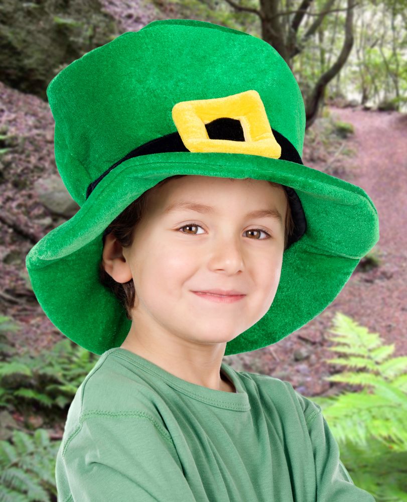 Beautiful child wearing a big green hat in the countryside