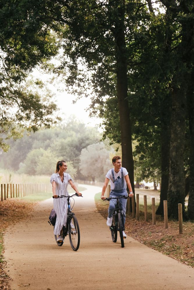 Young couple having a romantic date with bicycles