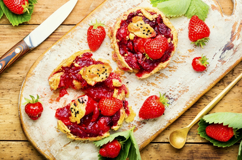 Delicious tartlets with berry jam.Cake with strawberries.. Summer biscuit with strawberries