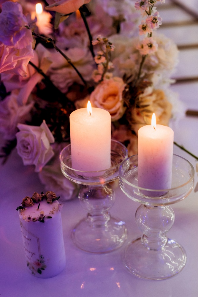 atmospheric candle decor with live fire on the banquet table