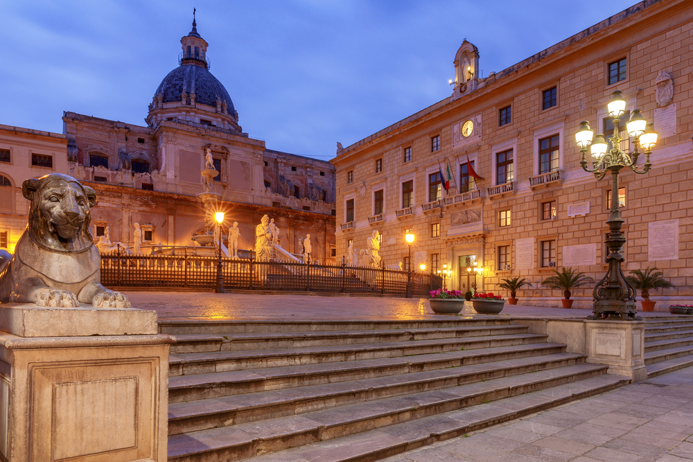 The famous fountain of shame in Pretoria Square. Palermo. Sicily. Italy.. Palermo. Pretoria Square.