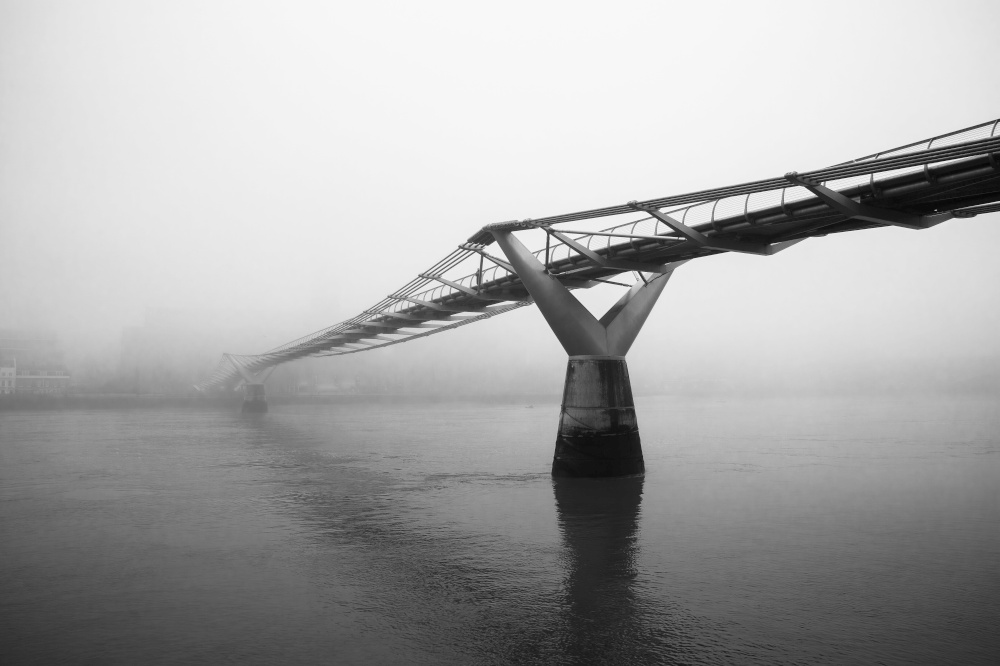 London&rsquo;s Millennium Bridge on a foggy morning
