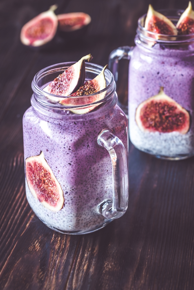Chia seed puddings with fig slices