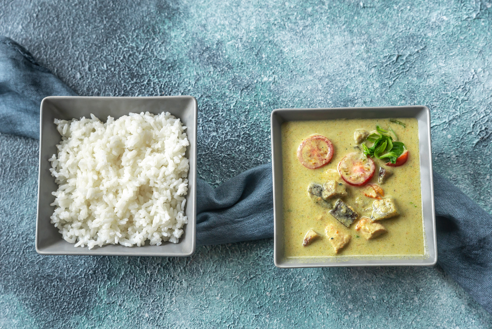 Thai red chicken curry with white rice