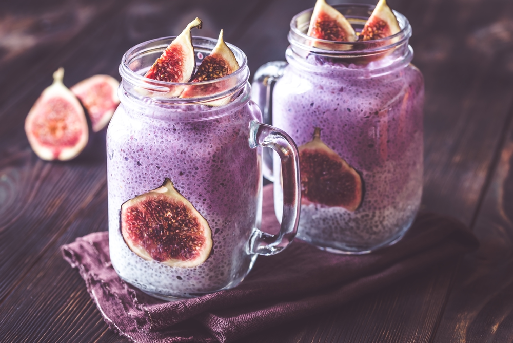 Chia seed puddings with fig slices