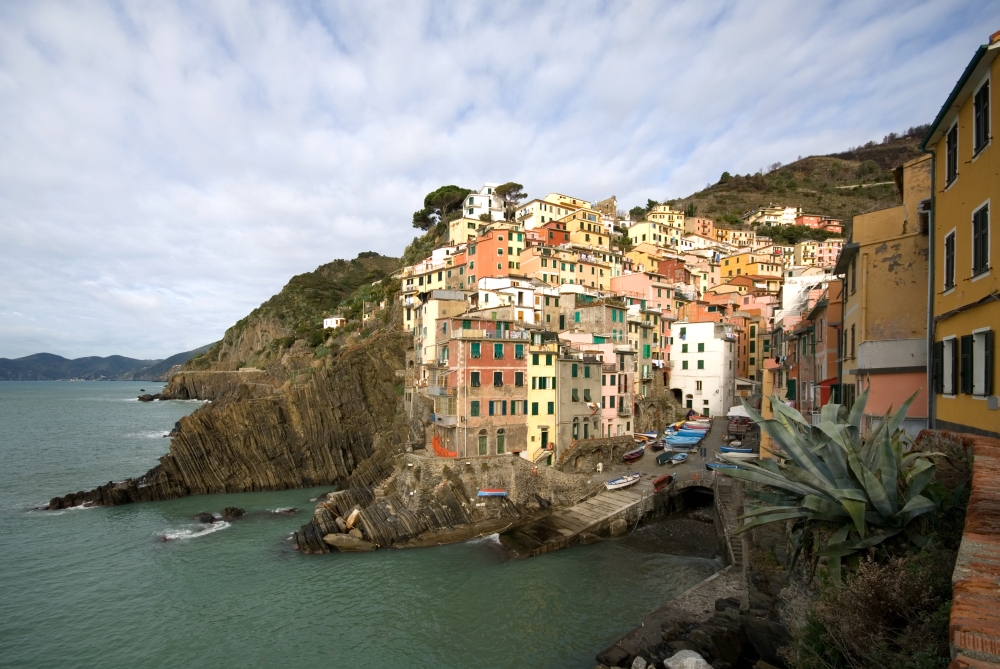 The quaint, picturesque fishing village of Riomaggiore, Cinque Terre, Italy